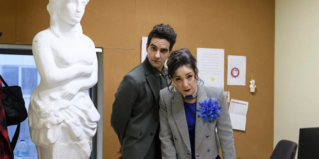 Ο "ανελέητος" Γιώργος Καπουτζίδης | Η μεγάλη επιστροφή του στο θέατρο