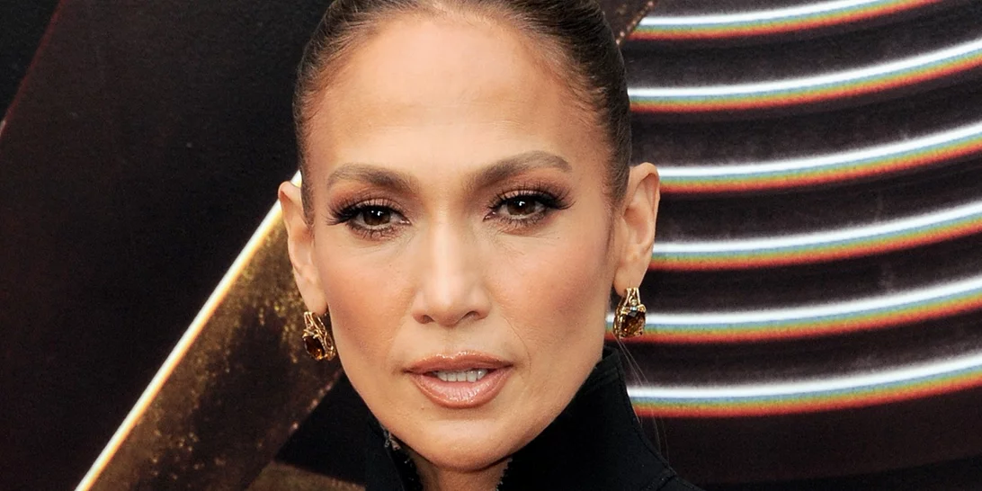 Η τεχνική μακιγιάζ για φυσική λάμψη και νεανική όψη στο δέρμα που κάνουν τώρα όλες οι celebrities