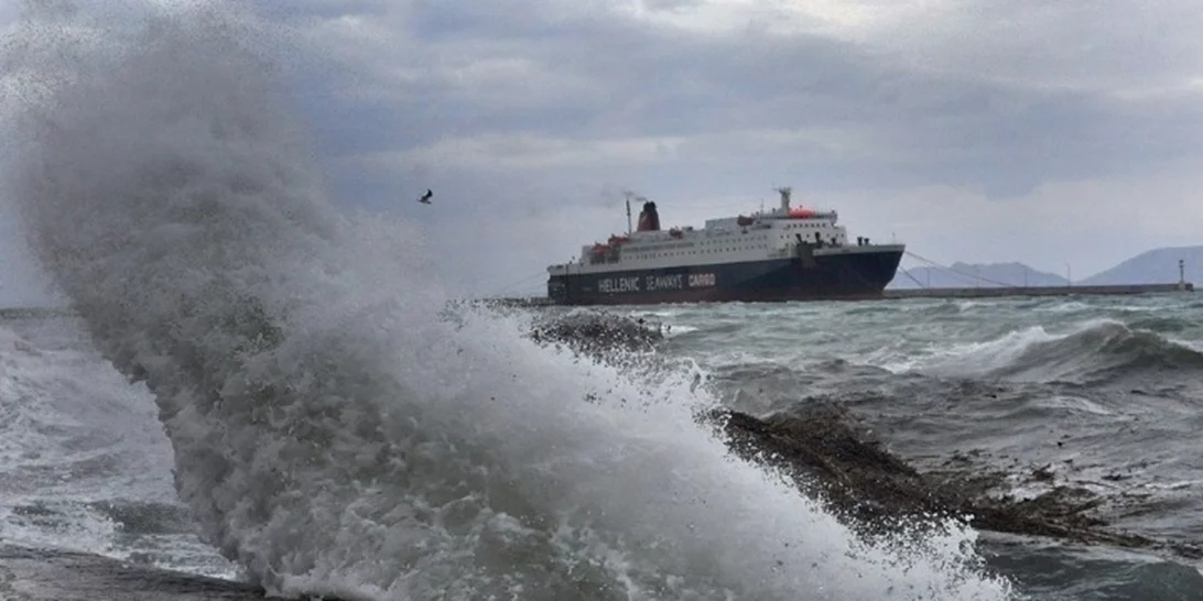 Ισχυροί άνεμοι προκαλούν προβλήματα σε ακτοπλοϊκά δρομολόγια στη δυτική Ελλάδα