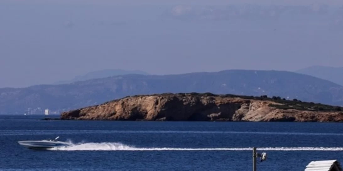 Άνδρος | "Γιατί μου κόψανε το χέρι;" - Συγκλονίζουν τα λόγια του 15χρονου που χτυπήθηκε από ταχύπλοο