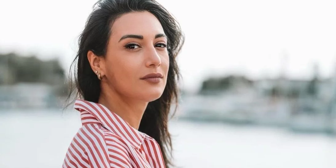 Ευγενία Σαμαρά | Το powder pink σύνολό της είναι ό,τι πιο κομψό για τις πρωινές σου εμφανίσεις