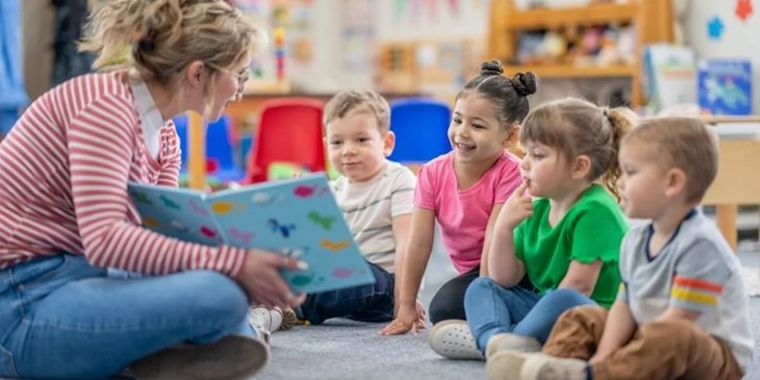 Το "μάθημα καλοσύνης" μιας υπέροχης δασκάλας |  Πώς μαθαίνει στα μικρά παιδιά να σέβονται τους άλλους και να μην κοροϊδεύουν
