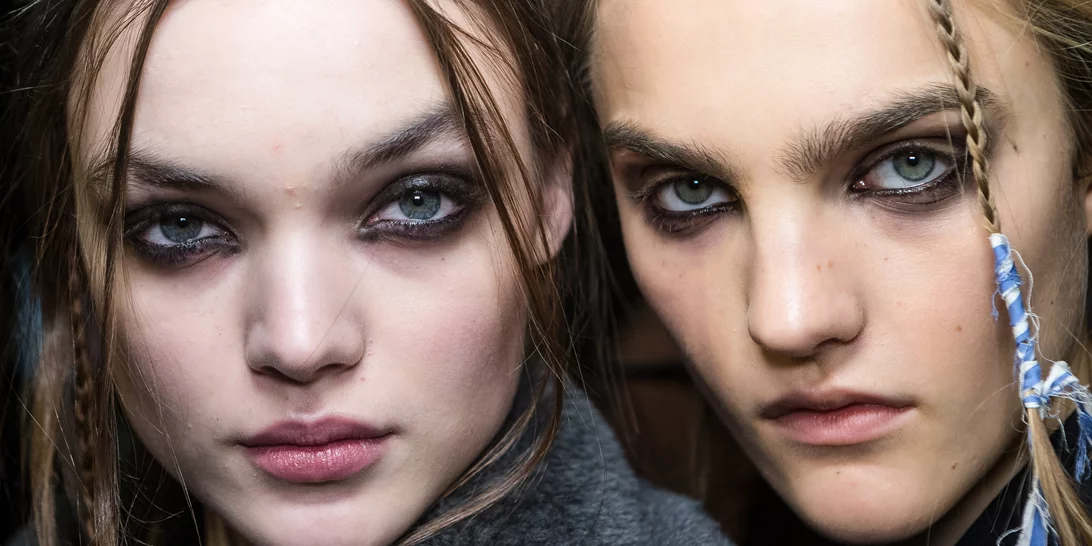 9 τρόποι να φορέσεις μπλε σκιά ό,τι χρώμα κι αν είναι τα μάτια σου