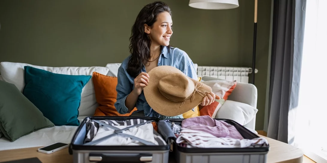 Πέντε χρήσιμες συμβουλές για να οργανώσεις έξυπνα τη βαλίτσα των διακοπών