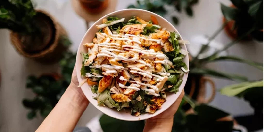 Πότε η σαλάτα παύει να θεωρείται υγιεινό γεύμα;