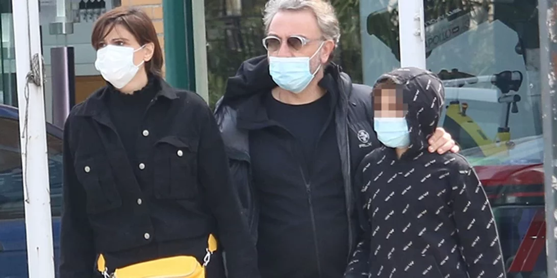 Άννα Μαρία Παπαχαραλάμπους | Stylish εμφάνιση στο Ψυχικό μαζί με τον σύζυγο και τους γιους της