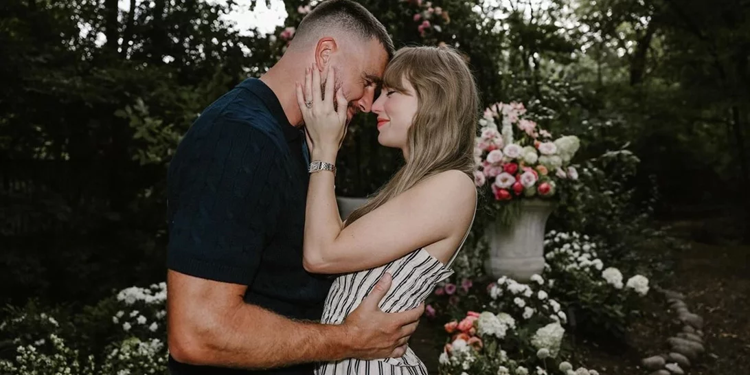 H Taylor Swift & ο Travis Kelce παντρεύονται! Οι παραμυθένιες φωτογραφίες & το εντυπωσιακό μονόπετρο