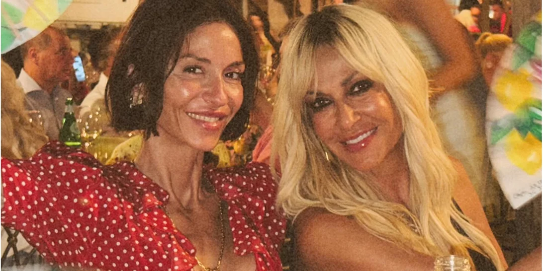 Η Σοφία Καρβέλα στο πάρτι της βάφτισης του Γιάννη Κούστα junior μ' ένα φόρεμα από την αγαπημένη σχεδιάστρια της Kate Middleton