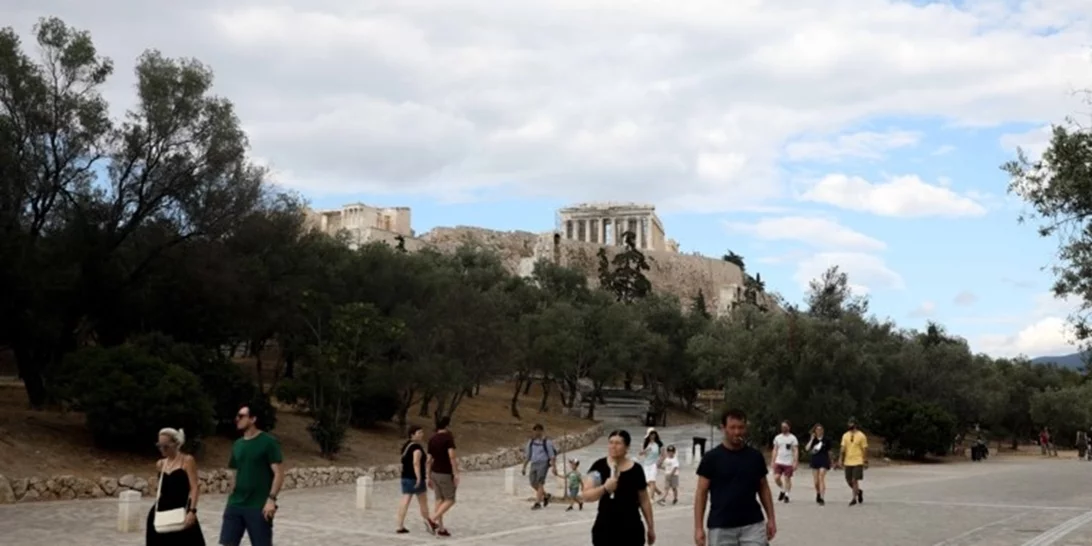 Καιρός | Ηλιοφάνεια με τοπικές νεφώσεις και θερμοκρασία έως 26 βαθμούς - Πού θα βρέξει