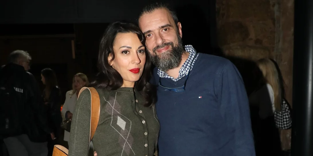 Σωτήρης Τσαφούλιας | Η αγκαλιά στην Άννα Μενενάκου μετά την πρεμιέρα της
