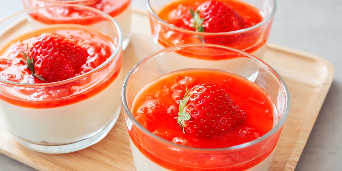 Το γλυκό του καλοκαιριού | Πανεύκολο γιαουρτογλυκό με 5 υλικά από τον Άκη Πετρετζίκη