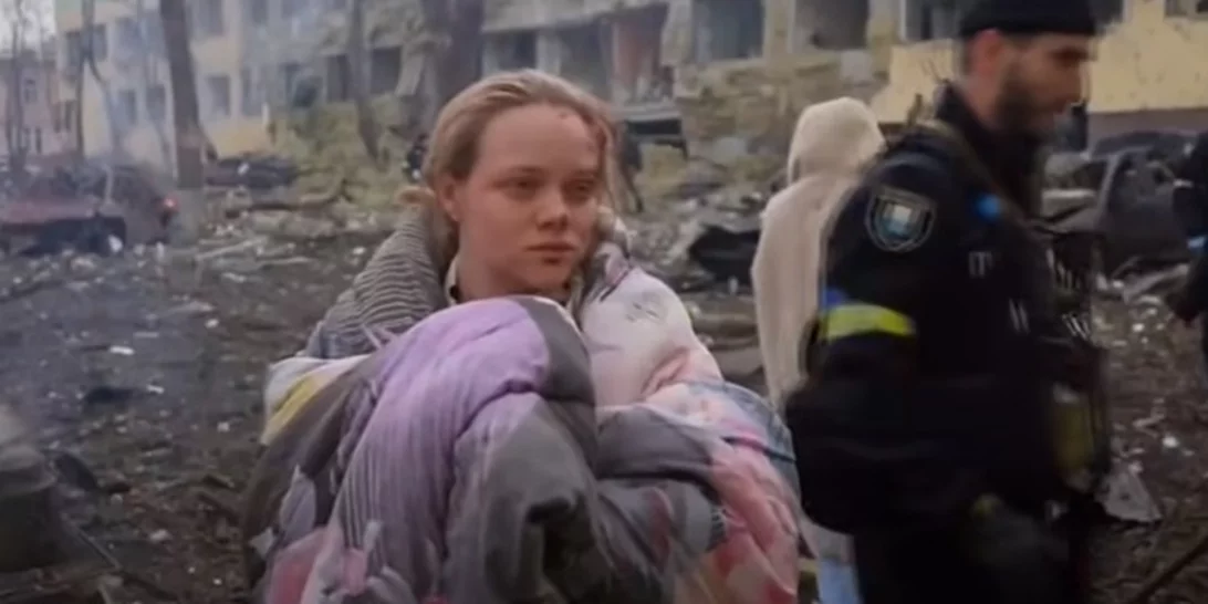 "Η τραυματισμένη έγκυος στη Μαριούπολη ήταν ηθοποιός. Είχε ψεύτικα σημάδια"