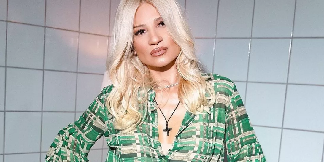 Η Φαίη Σκορδά δοκίμασε το χρώμα της σεζόν στο μανικιούρ της | Το εντυπωσιακό αποτέλεσμα