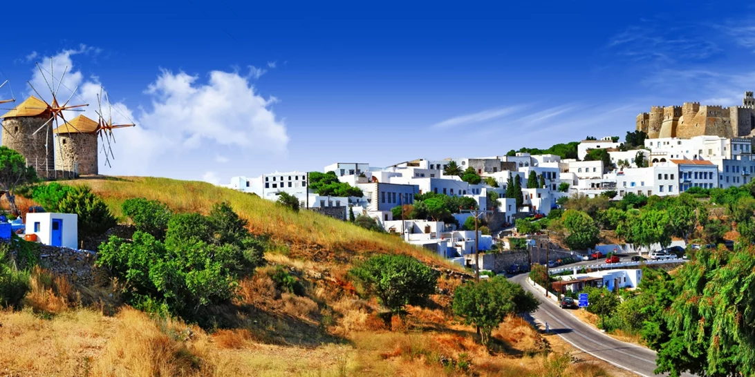 Πάτμος: Πάσχα με πολλά έθιμα μετά από 3 χρόνια - Κορυφαίο νησί για τη μυστηριακή ατμόσφαιρα, σύμφωνα με το Conde Nast Traveller