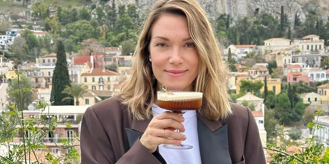 Η Βίκυ Καγιά με το χρώμα μανικιούρ που δείχνει πιο κομψό σε κοντά νύχια