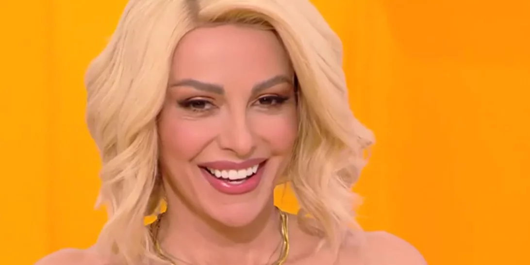 Μπέττυ Μαγγίρα | Έγινε ξανθιά και μας άφησε άφωνους