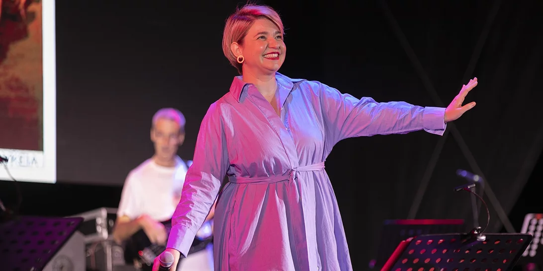 Ένα κατάξανθο κουκλάκι | Η φωτογραφία της Νάντιας Κοντογεώργη από την παιδική της ηλικία