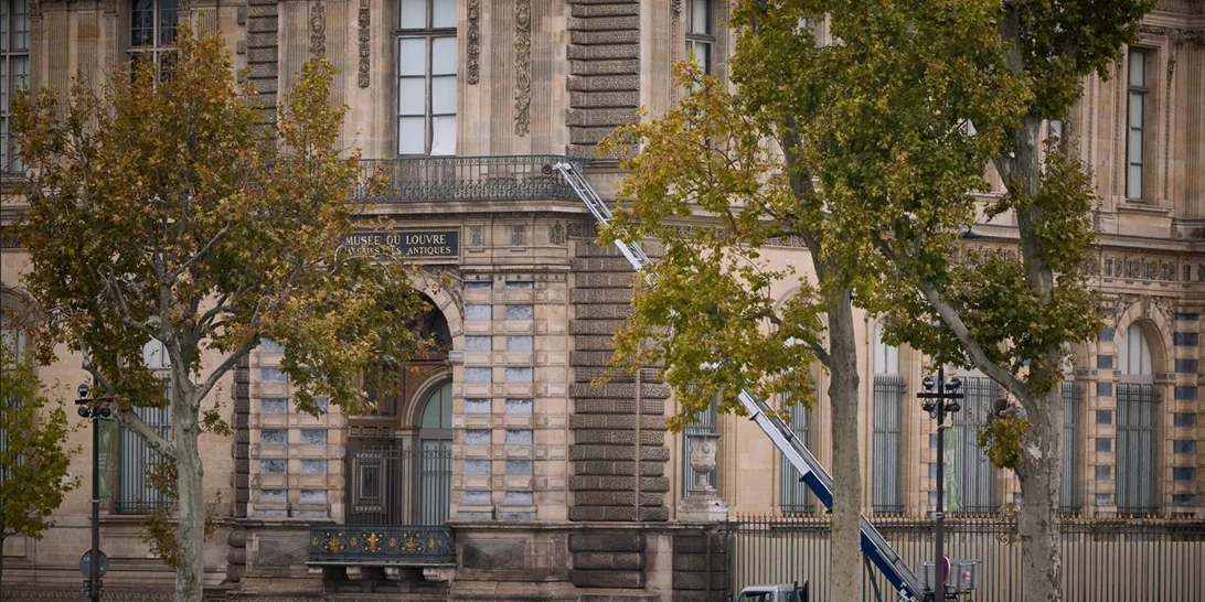 Τα 7 λεπτά που εξέθεσαν το Λούβρο