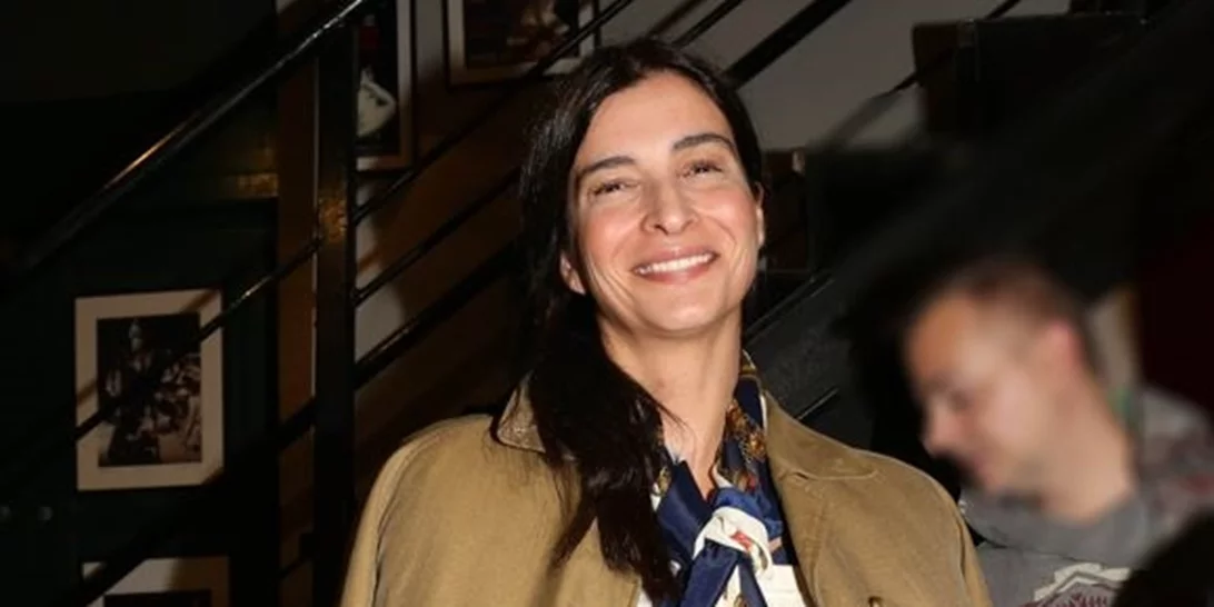 Ταυτίσου άφοβα | Η Αντιγόνη Κουλουκάκου με το απόλυτο outfit της νέας μαμάς