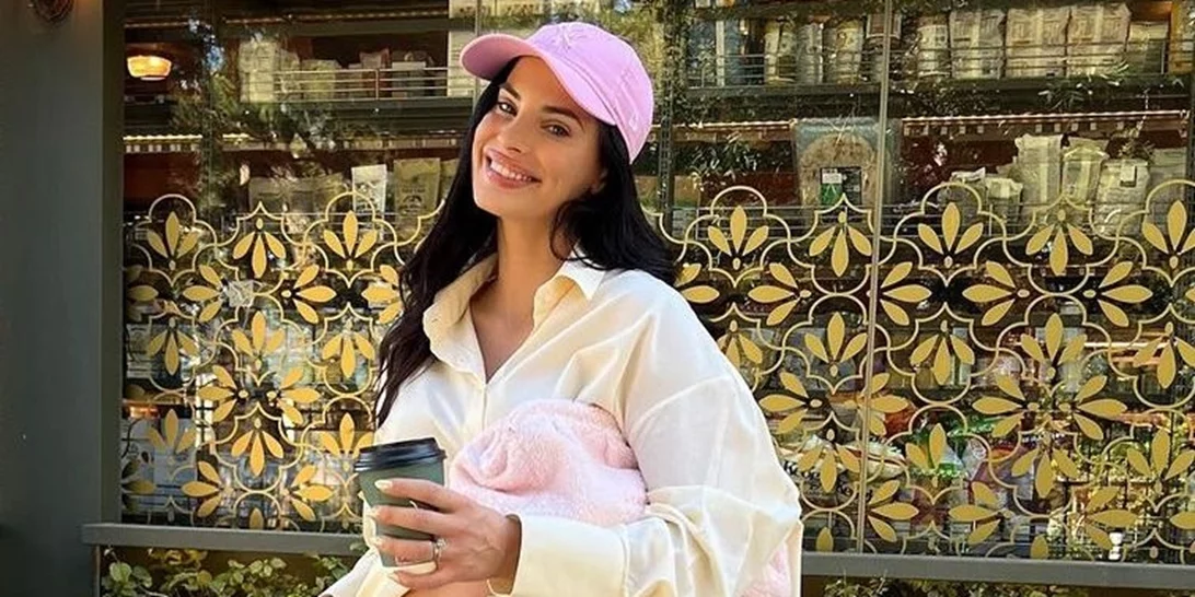 Η Χριστίνα Μπόμπα υιοθέτησε από τώρα το χρώμα πεντικιούρ που θα επιλέγουμε όλες το καλοκαίρι