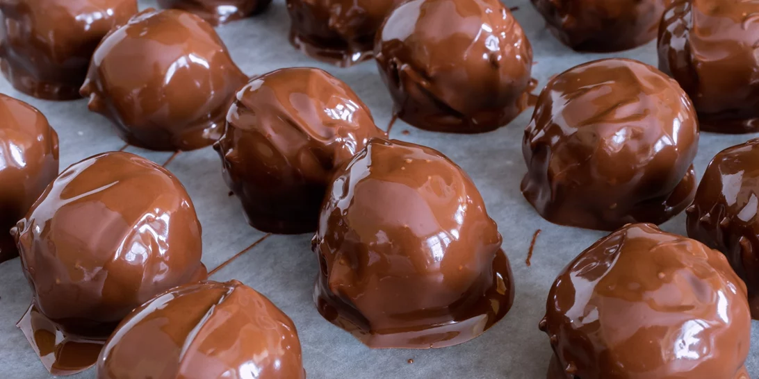 Σοκολατένια τρουφάκια του ονείρου με 4 μόνο υλικά | Η συνταγή που θα λατρέψεις