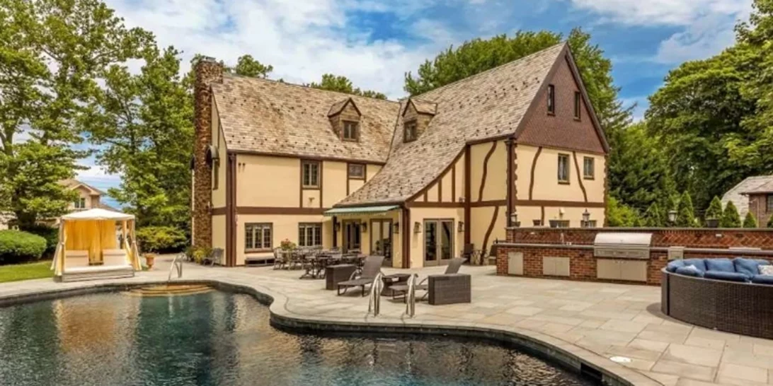 Διακοπές στην Airbnb έπαυλη του Vito Corleone