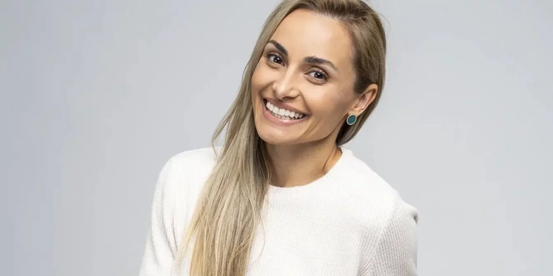 Βασιλική Μιλλούση | Φόρεσε το πιο fancy παντελόνι για να πάει βόλτα τον σκύλο της