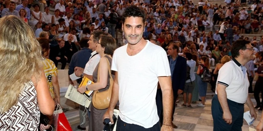 Ο Χριστόφορος Παπακαλιάτης 25 χρόνια πριν σε ξέγνοιαστες στιγμές