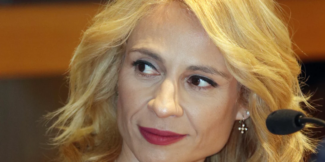 Η Ρίτσα Μπιζόγλη ποζάρει χωρίς ίχνος μακιγιάζ | Η νεανική επιδερμίδα της