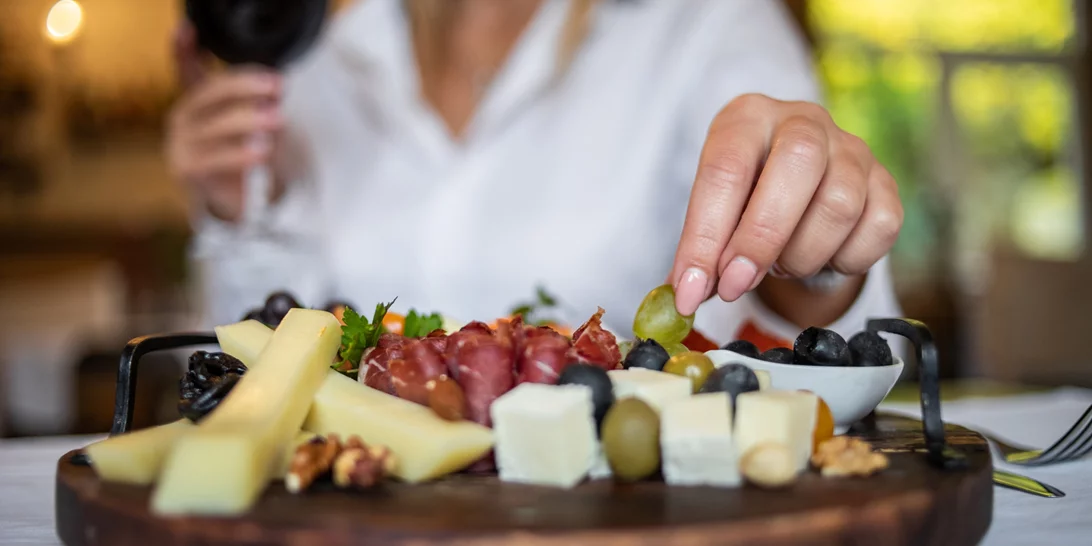 Taste Atlas: Το ελληνικό τυρί που αναδείχθηκε ως το κορυφαίο του κόσμου