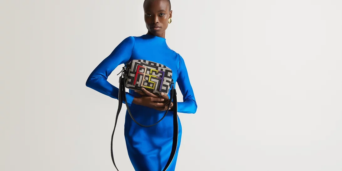 H effortless κομψότητα που οι τσάντες āmes φέρνουν στο καλοκαιρινό στιλ