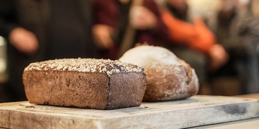 Στο Χαλάνδρι παράγουν ψωμί από βύνη και μπύρα από ψωμί