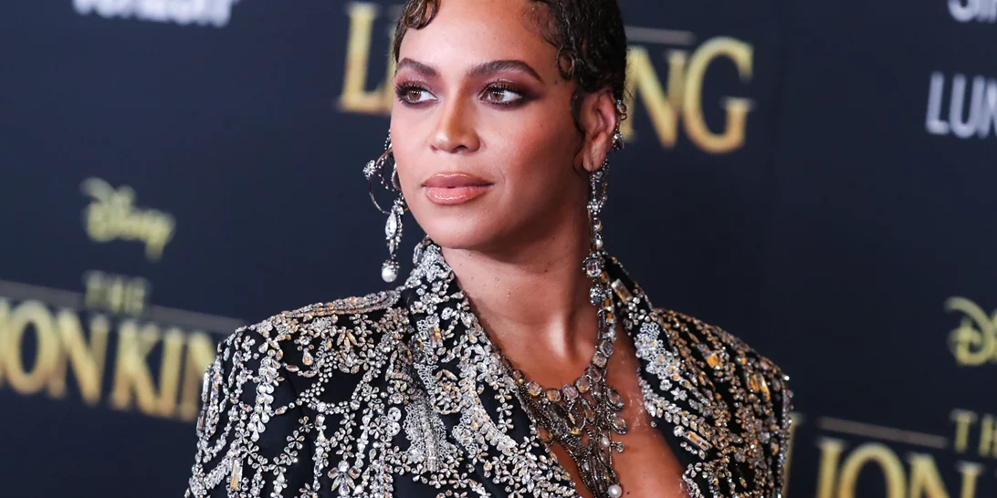 Γιατί η Beyoncé κάνει φύλλο και φτερό το παρελθόν των συνεργατών της