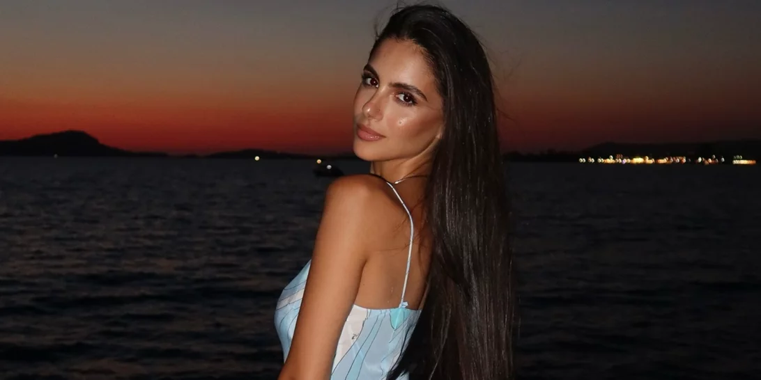 Η Αλεξάνδρα Νίκα είναι fashionista | Το φθινοπωρινό σύνολο και η κομψή ζακέτα με κρόσσια