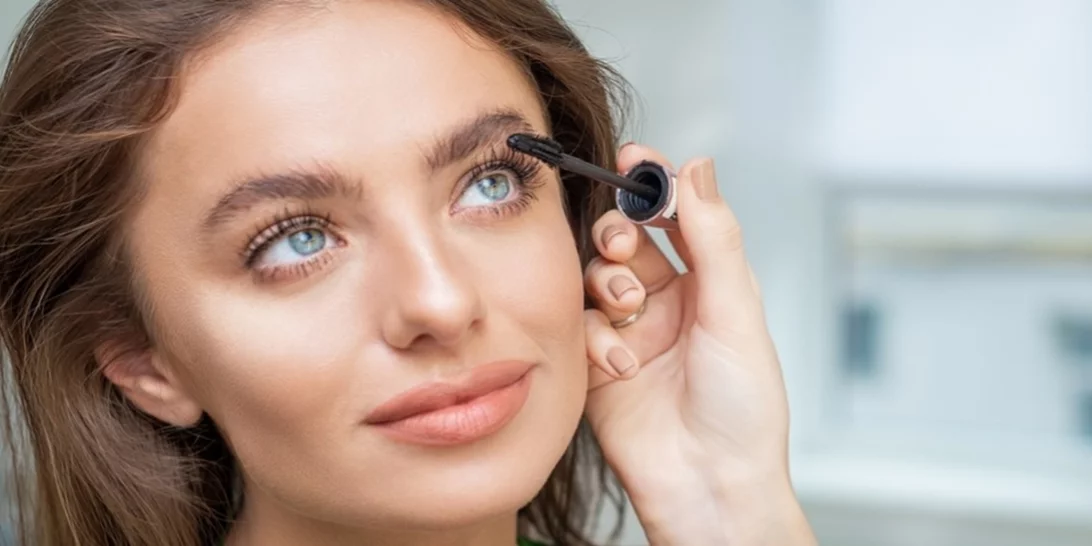 Αυτή είναι η καλύτερη μάσκαρα για πολύ μακριές βλεφαρίδες με πλούσιο όγκο