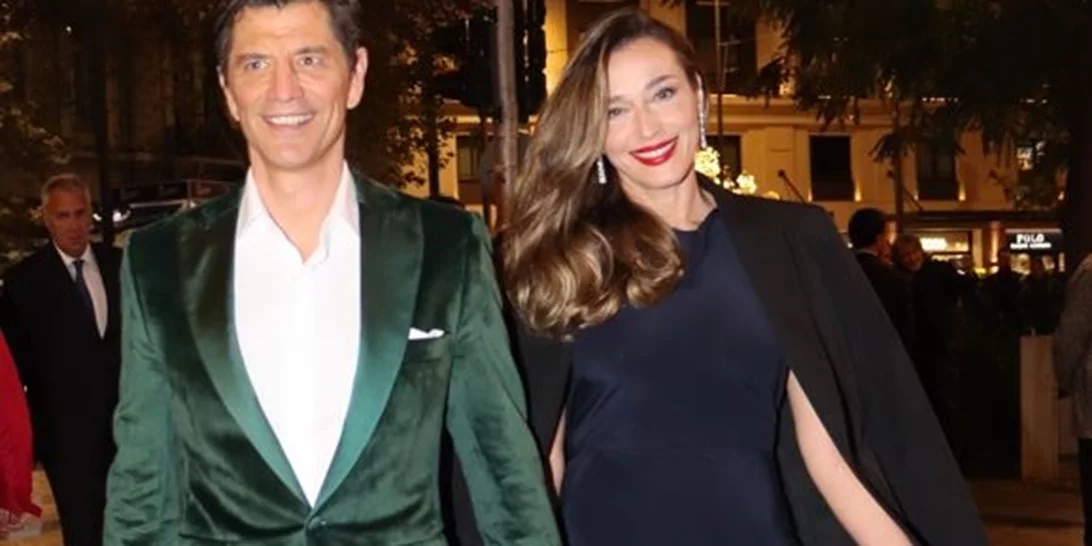 Η ωραία της βραδιάς | Η Κάτια Ζυγούλη με μαύρη ολόσωμη φόρμα στο Athénée – Στο πλευρό της ο Σάκης Ρουβάς