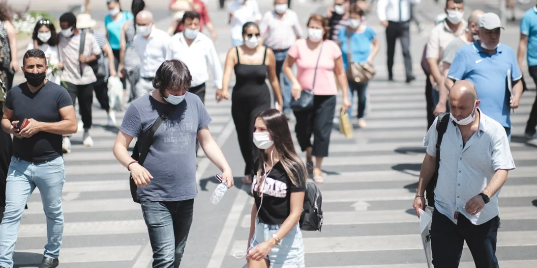 Μετάλλαξη Δέλτα\ | Αυτά είναι τα συχνότερα συμπτώματα - Πώς μπορούμε να προστατευθούμε - Τι λένε 4 καθηγητές ιατρικής