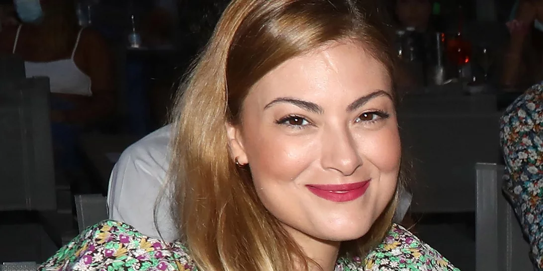 Η Δέσποινα Καμπούρη πιο ξανθιά από ποτέ | Το νέο πλατινέ hair look της