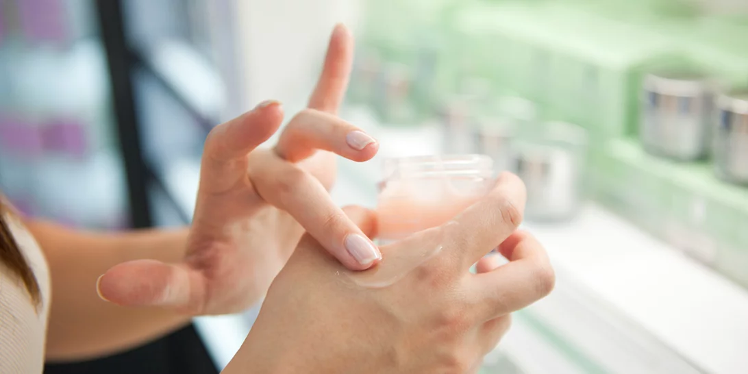 Πότε λήγουν τα καλλυντικά μου; Ένας γρήγορος οδηγός για να ξέρεις πότε να πετάξεις τι