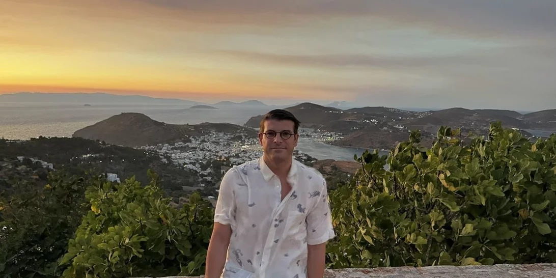 Φίλιππος Τσαγκρίδης | Αγκαλιά με την Katherine Εμπειρίκου στη Μύκονο