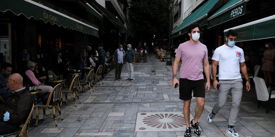 Εστίαση | Πτώση τζίρου 50% μετά τα υποχρεωτικά rapid test των ανεμβολίαστων - Απώλειες τζίρου 1,8 δισ. ευρώ το 2020