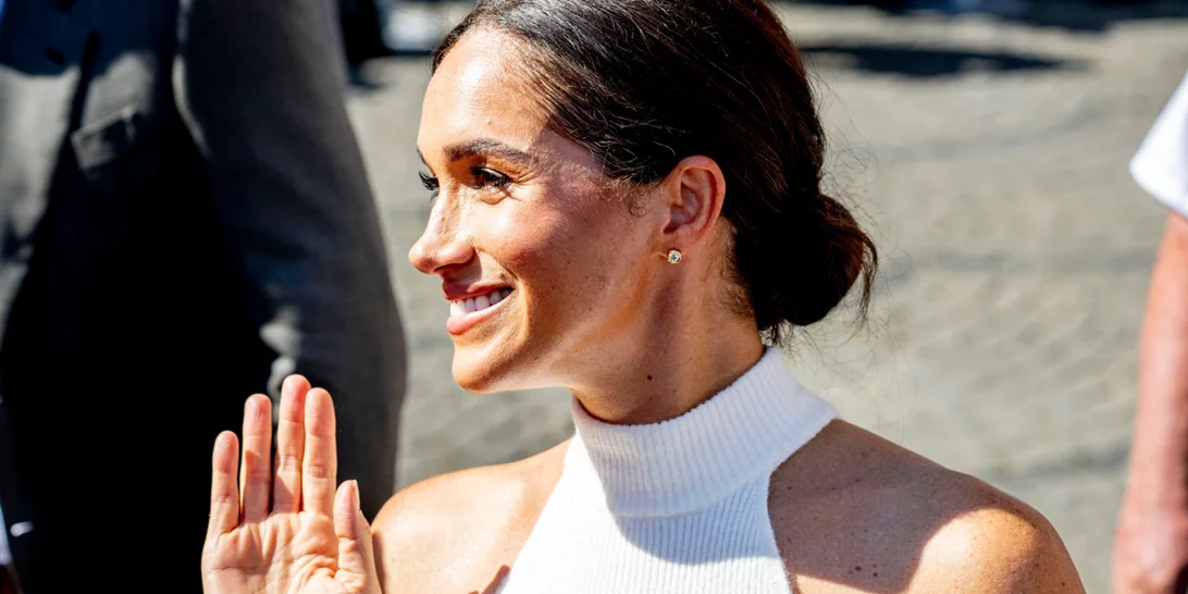 Meghan Markle | Στα γενέθλια του πρίγκιπα Harry με ένα look που θύμιζε μία δημόσια εμφάνιση της από το παρελθόν