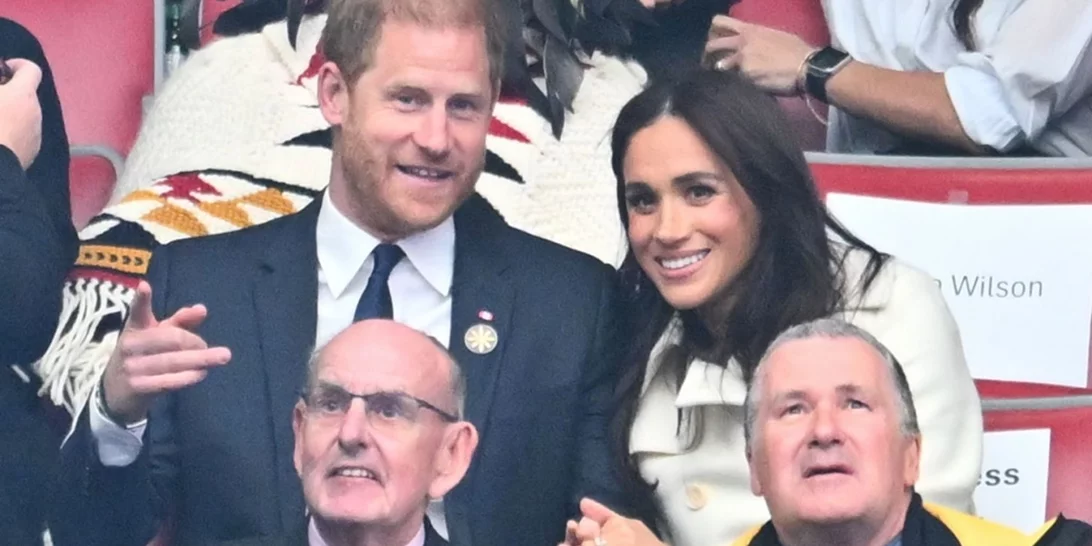 Meghan Markle | Το τρυφερό φιλί στον σύζυγό της, πρίγκιπα Harry, στη νέα τους δημόσια εμφάνιση
