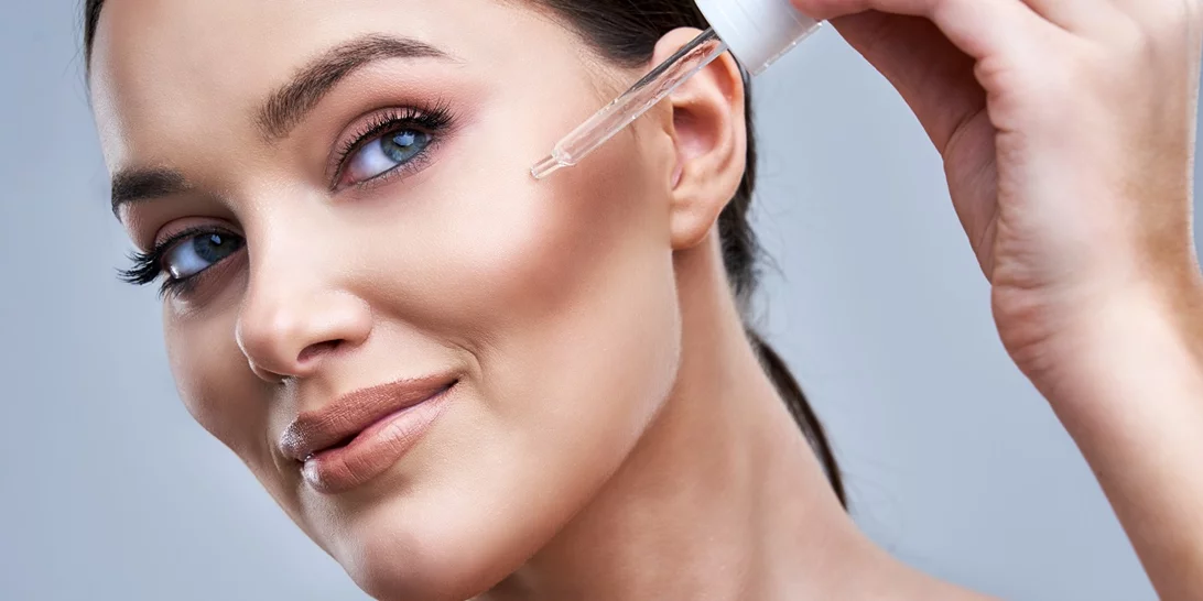 Κηλίδες, δυσχρωμίες, σημάδια | Το συστατικό που τα αντιμετωπίζει άμεσα κι αποτελεσματικά