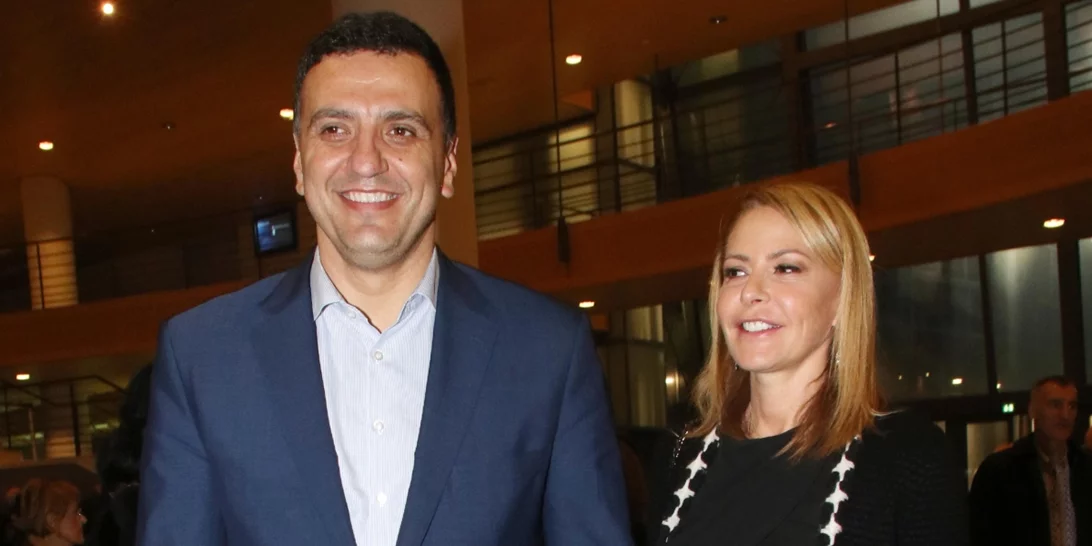 Ο Βασίλης Κικίλιας και η Τζένη Μπαλατσινού μάς δείχνουν για πρώτη φορά το πρόσωπο του γιου του