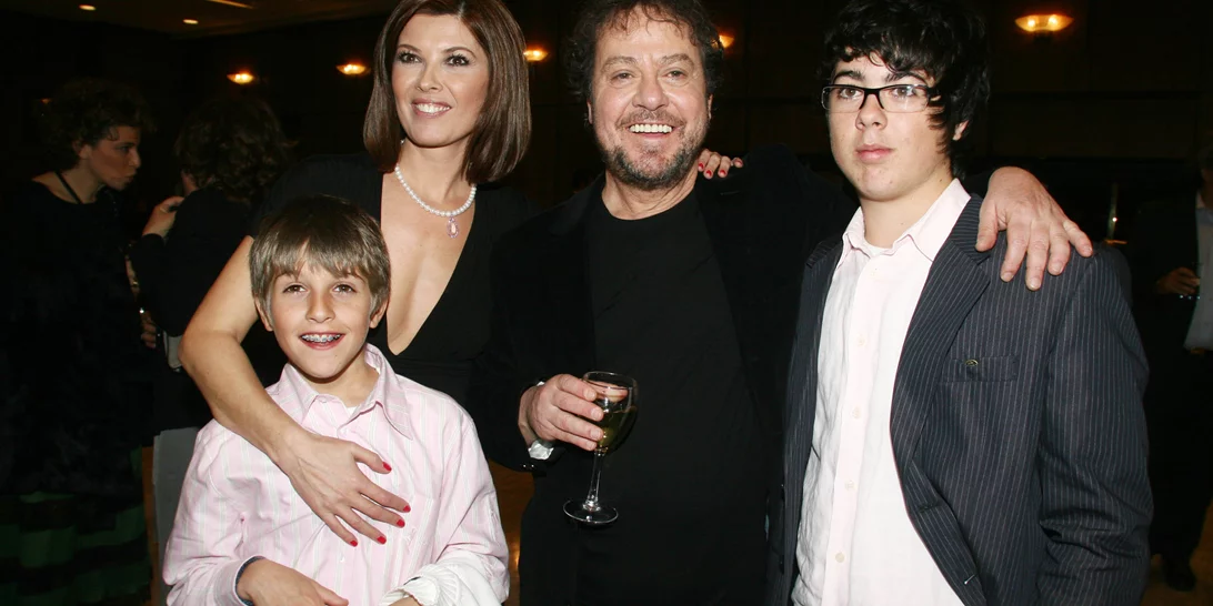 Σπάνια φωτογραφία - Σοφία Αλιμπέρτη και Γιάννης Πάριος με τους γιους τους γιορτάζουν το Πάσχα (pics)