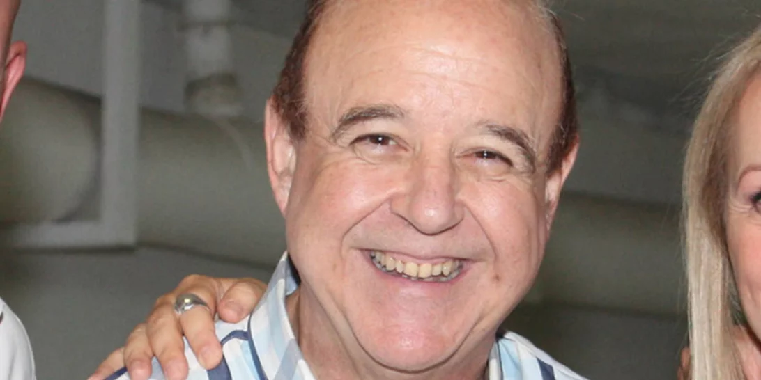 Παύλος Χαϊκάλης | Έκανε πρεμιέρα σε άδειο θέατρο η παράσταση που πρωταγωνιστεί (vid)