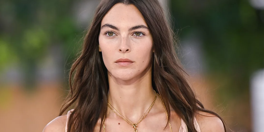 Αυτό είναι το ξανθό χρώμα που μπορούν να υιοθετήσουν άφοβα όλες οι καστανές