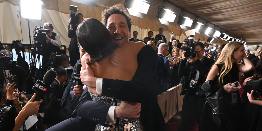 Adrien Brody - Halle Berry | Αναβίωσαν το ιστορικό φιλί των Όσκαρ 22 χρόνια μετά
