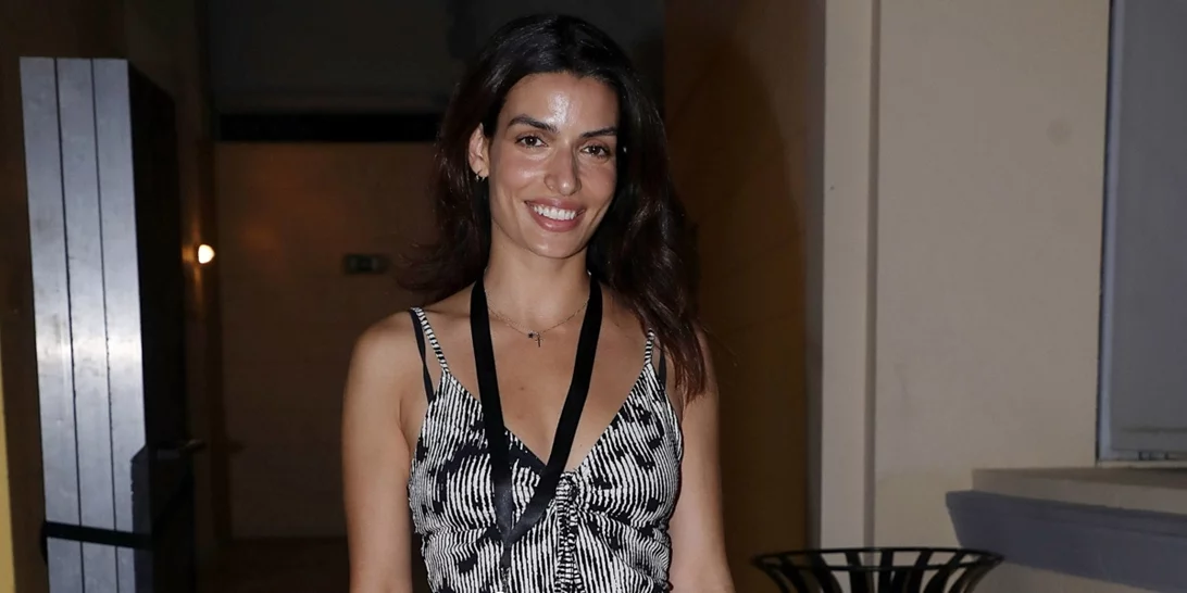 Το πλεκτό Η&Μ φόρεμα της Τόνιας Σωτηροπούλου είναι ό,τι χρειάζεσαι το καλοκαίρι